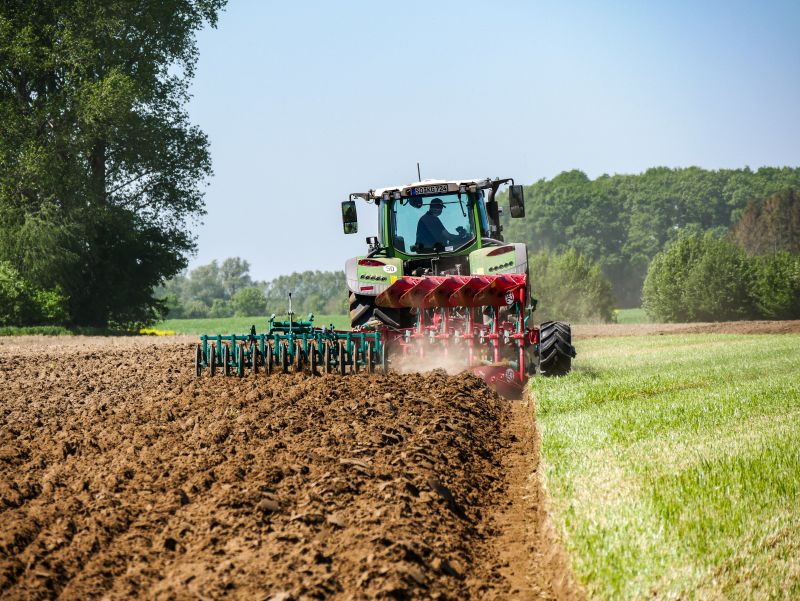 Kverneland Packomat, perfect seedbed while ploughing, kvernelands unique steel provides light and robust implement