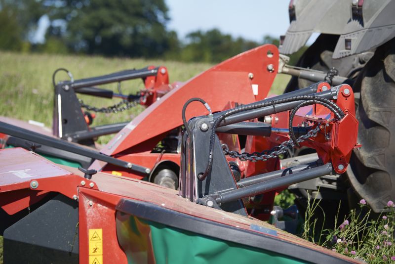 Mower conditioners - Kverneland 53100 MT, butterfly mower combination with QuattroLink suspension concept