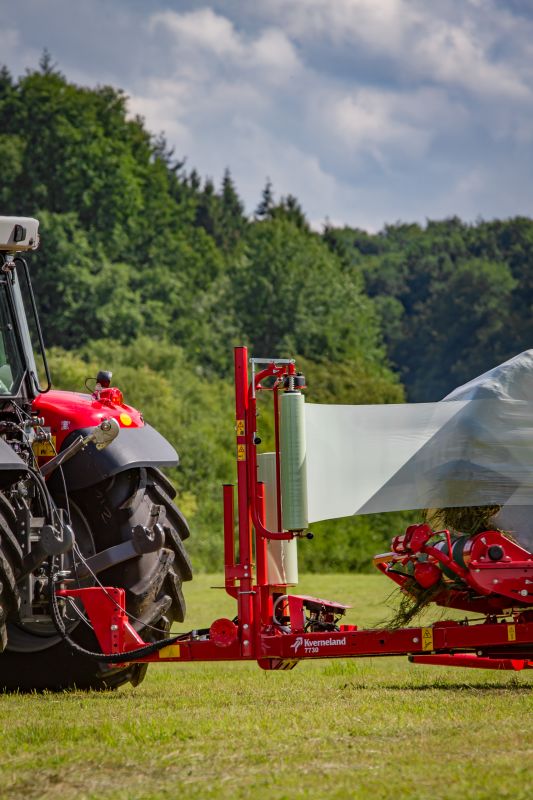 Round Bale Wrappers - Kverneland 7730, made for smaller tractors but still fully atuomatic