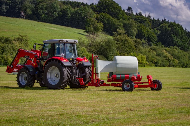 Round Bale Wrappers - Kverneland 7730, made for smaller tractors but still fully atuomatic