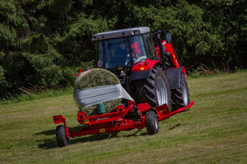 Round Bale Wrappers - Kverneland 7730, made for smaller tractors but still fully atuomatic