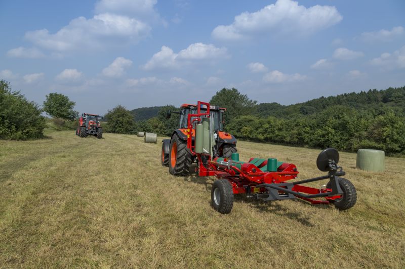 Round Bale Wrappers - Kverneland 7730, made for smaller tractors but still fully atuomatic