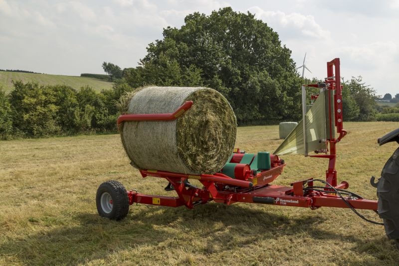 Round Bale Wrappers - Kverneland 7730, made for smaller tractors but still fully atuomatic