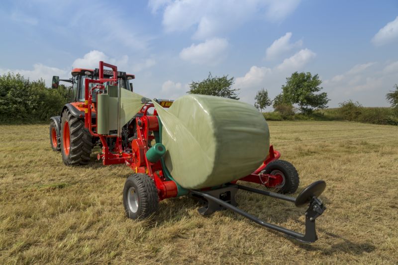 Round Bale Wrappers - Kverneland 7730, made for smaller tractors but still fully atuomatic