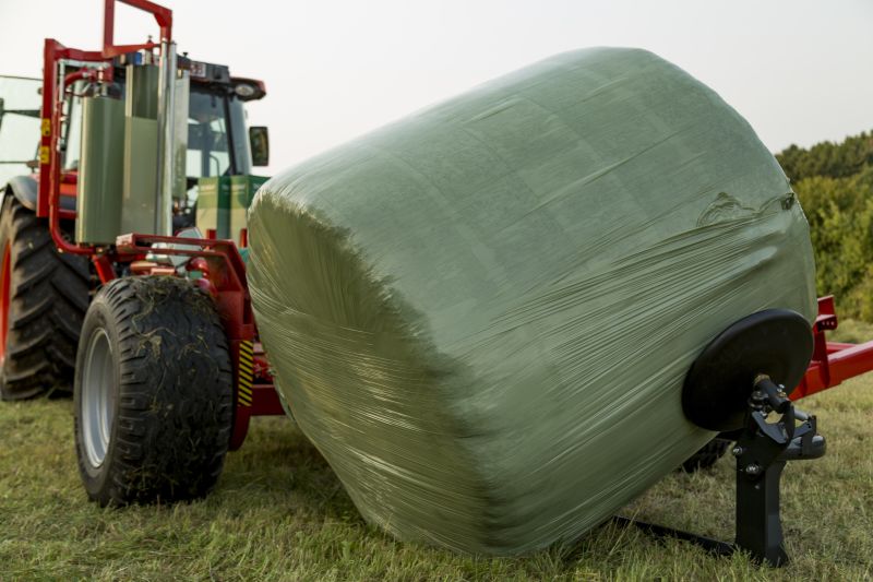 Round Bale Wrappers - Kverneland 7740, self-loading mechanism and folding bales up to 1200kg