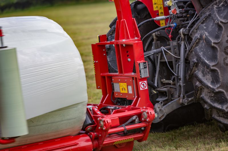 Round Bale Wrappers - Kverneland 7820, gently self-loading system and can wrap on the move so it operates effectively