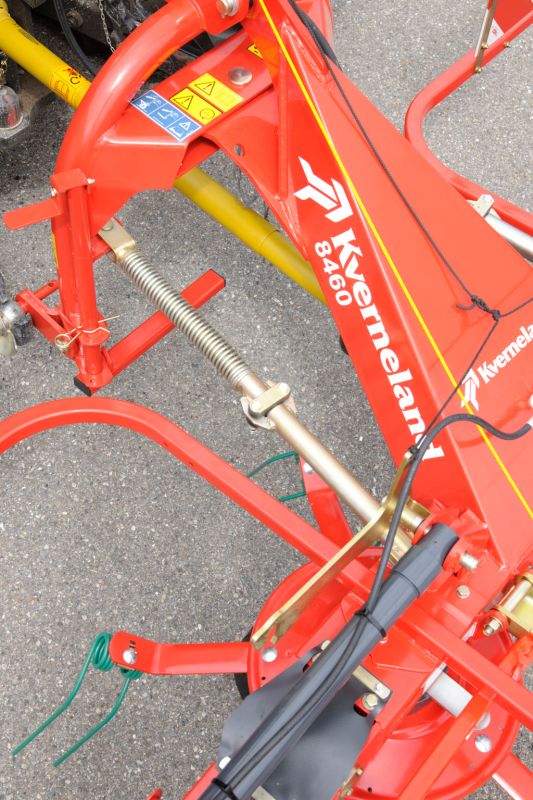 Kverneland 8460 - 8480, compact tedders for hay making