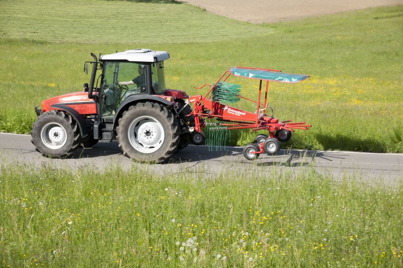 Single Rotor Rakes - Kverneland 9032 9035 9439 9442T 9443 9447T, compact and efficient during operating