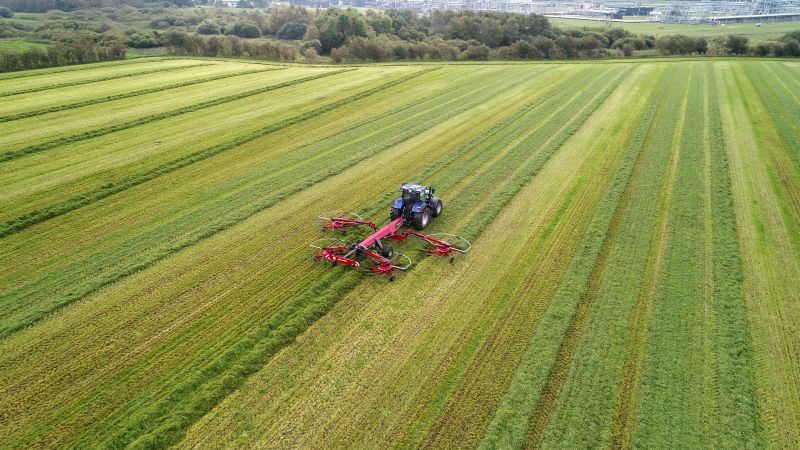 Four Rotor Rakes - Kverneland 95130C Pro, simple electric control and high performance on field