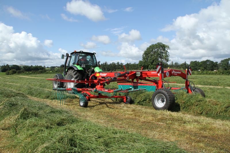 Double Rotor Rakes - Kverneland 9580 C - 9584 C - 9590 C Hydro, heavy duty rakes which performs in the toughest conditions
