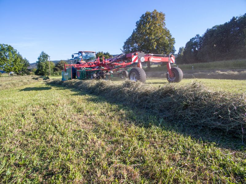 Double rotor rakes - Kverneland 9670, operating comfort, flexible and compact during transport and storage