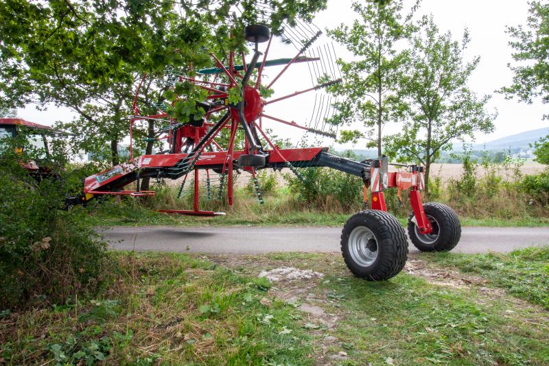 Double rotor rakes - Kverneland 9670, operating comfort, flexible and compact during transport and storage