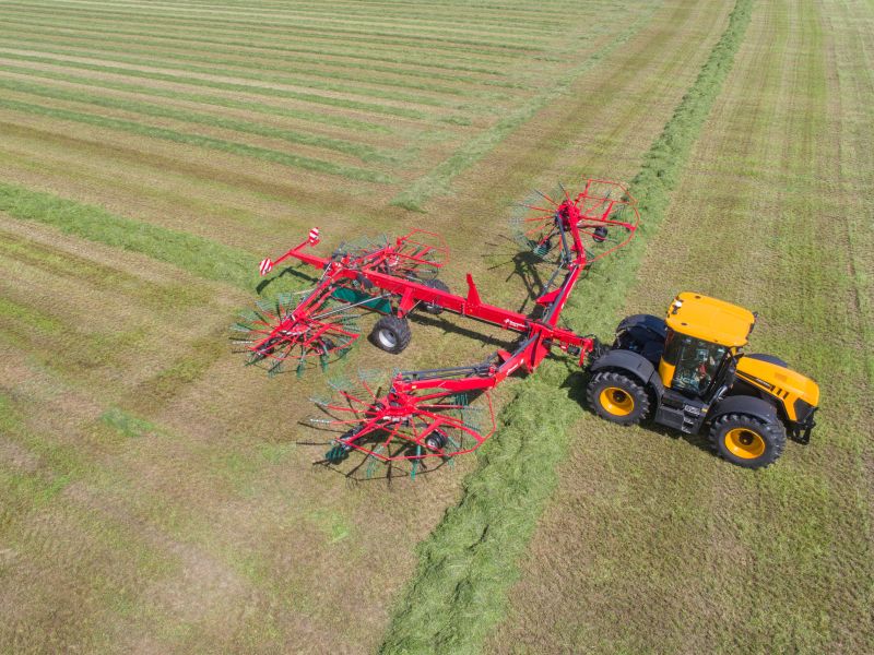 Four Rotor Rakes - Kverneland 97150 C, optimal ground pressure with high output and capacity