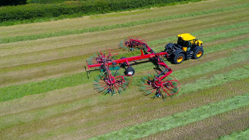 Four Rotor Rakes - Kverneland 97150 C, optimal ground pressure with high output and capacity