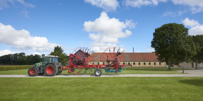 Four Rotor Rakes - Kverneland 97150 C, folded and compact during transportation and storage