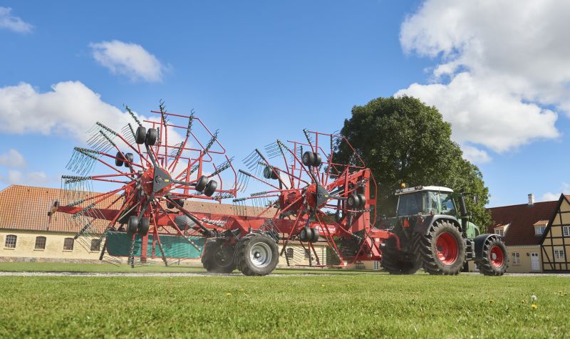 Four Rotor Rakes - Kverneland 97150 C, folded and compact during transportation and storage