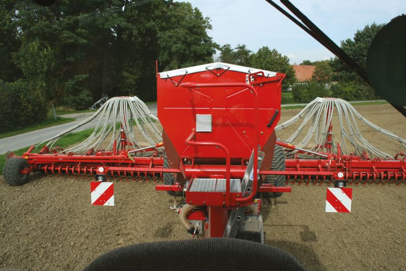 Kverneland DG2 High Capacity Pneumatic Seed Drill, superior depth control and high performance on field