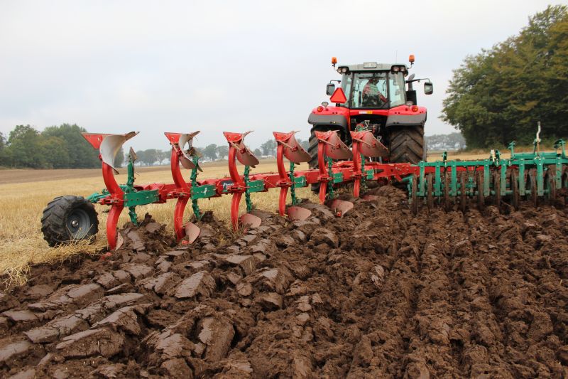 Reversible Mounted Ploughs - Kverneland Packomat, perfect seedbed while ploughing, kvernelands unique steel provides light and robust implement
