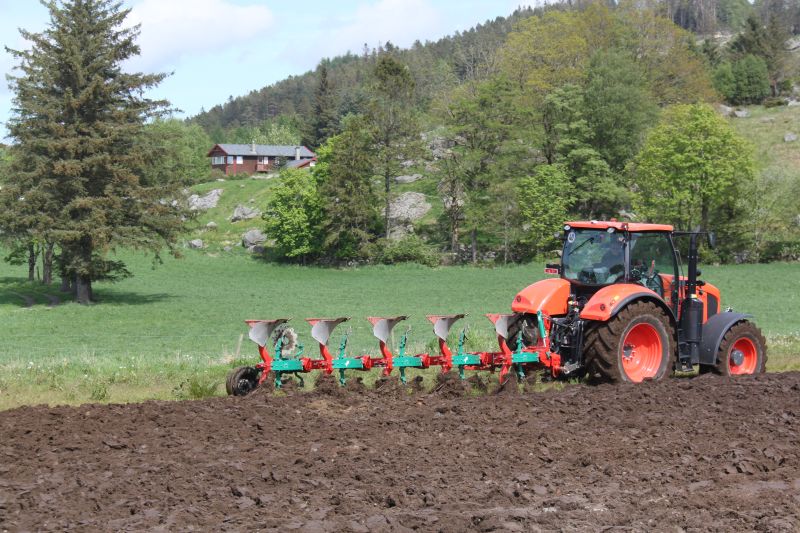 Reversible Mounted Ploughs - Kverneland ES-LS, unique steel treatment provides great life time and makes it easy in use during operation