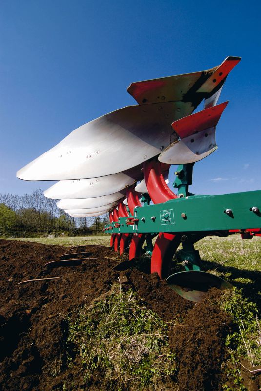 Reversible Mounted Ploughs - Kverneland ES-LS, unique steel treatment provides great life time and makes it easy in use during operation