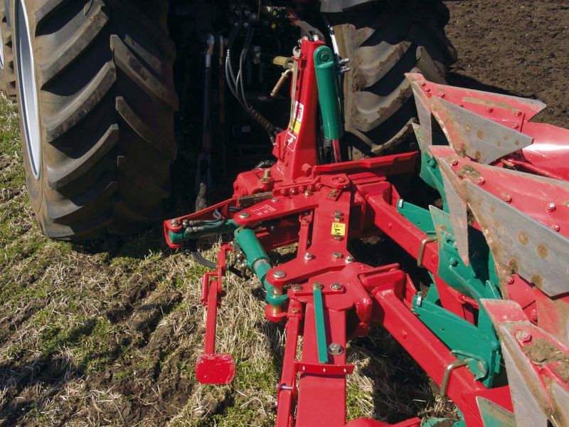 Reversible Mounted Ploughs - Kverneland ES-LS, unique steel treatment provides great life time and makes it easy in use during operation