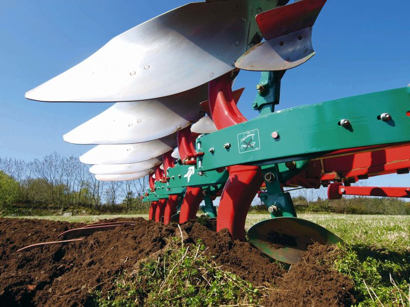 Reversible Mounted Ploughs - Kverneland ES-LS, unique steel treatment provides great life time and makes it easy in use during operation