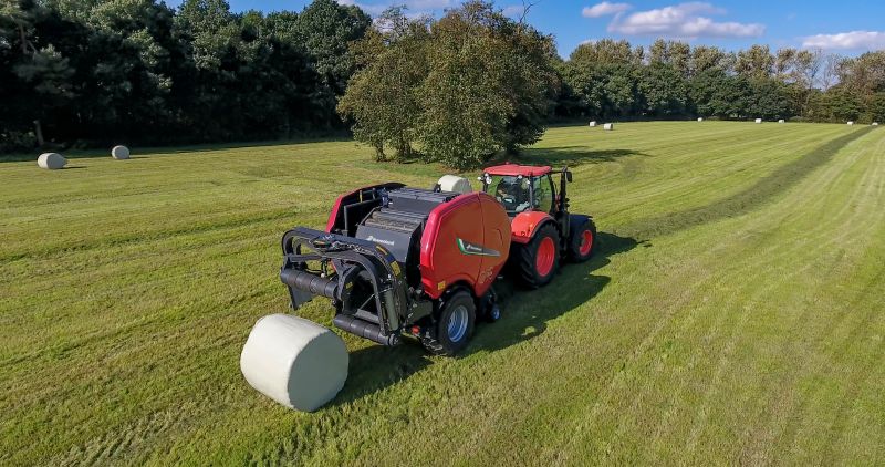 Fixed Chamber Baler-Wrapper combinations - FastBale Kverneland, operating super efficiently and non stop on field