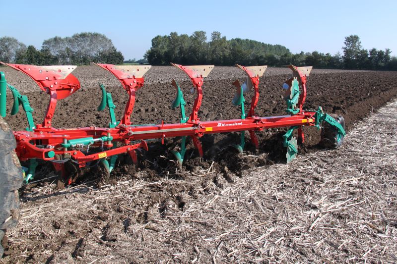 Reversible Mounted Ploughs - Kverneland ES-LS, unique steel treatment provides great life time and makes it easy in use during operation