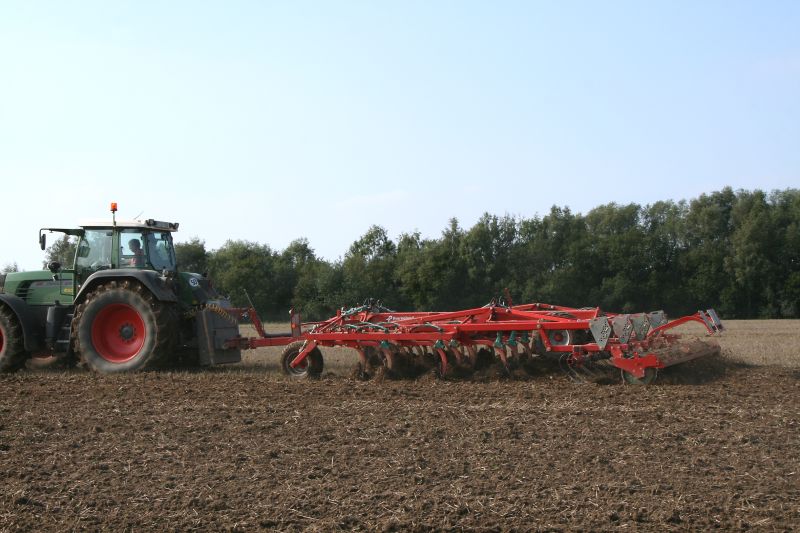 Kverneland CTC Cultivator performs perfect mixing and levelling with reduces maintenance