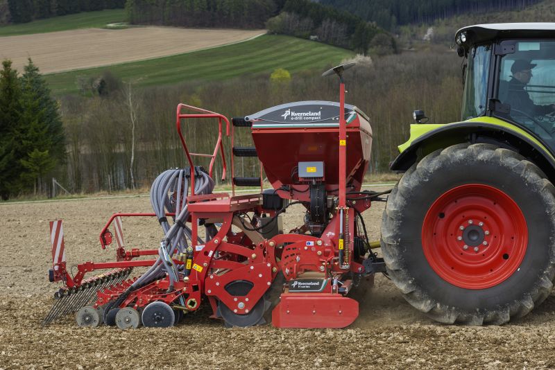 Kverneland e-drill maxi pluss, combined grain and fertilizer model