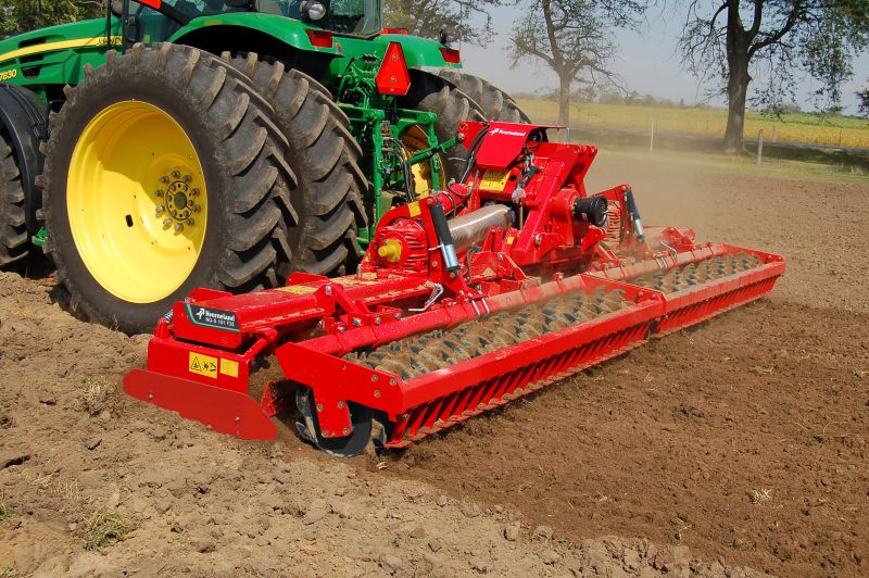 Power Harrows - Kverneland F35 working widths 4.5 - 6m. Robust design provides necessary strength for trouble free operation