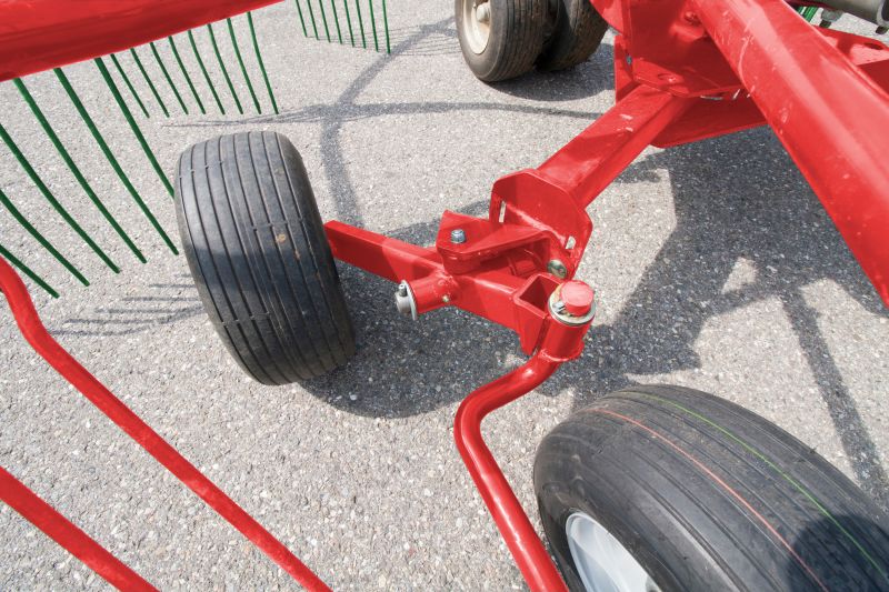 Four Rotor Rakes - Kverneland 95130C Pro, simple electric control and high performance on field