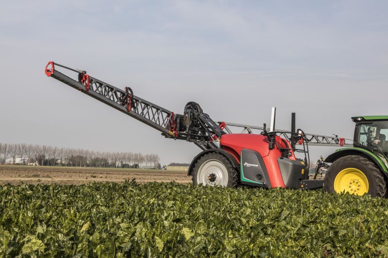 Kverneland iXtrack T3, compact sprayer, stable and precise with intelligent technology