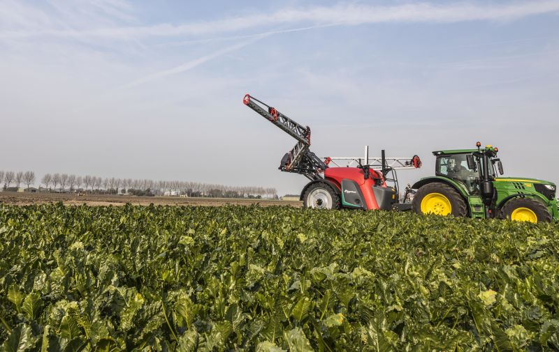 Kverneland iXtrack T3, compact sprayer, stable and precise with intelligent technology