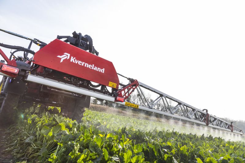 Kverneland iXtrack T3, compact sprayer, stable and precise with intelligent technology