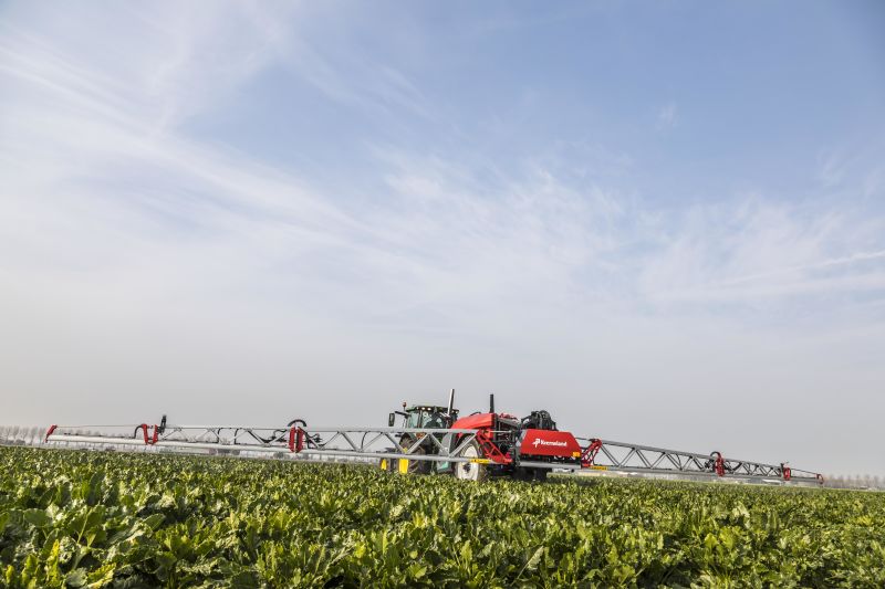 Kverneland iXtrack T3, compact sprayer, stable and precise with intelligent technology