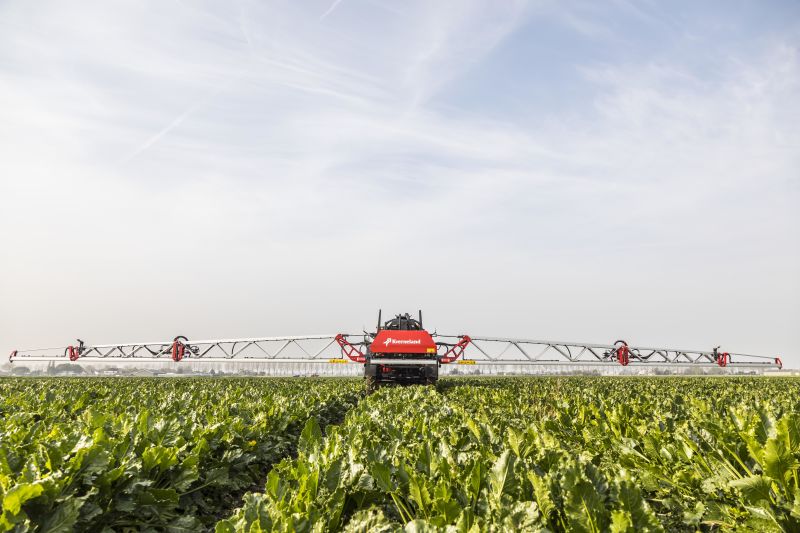 Kverneland iXtrack T3, compact sprayer, stable and precise with intelligent technology