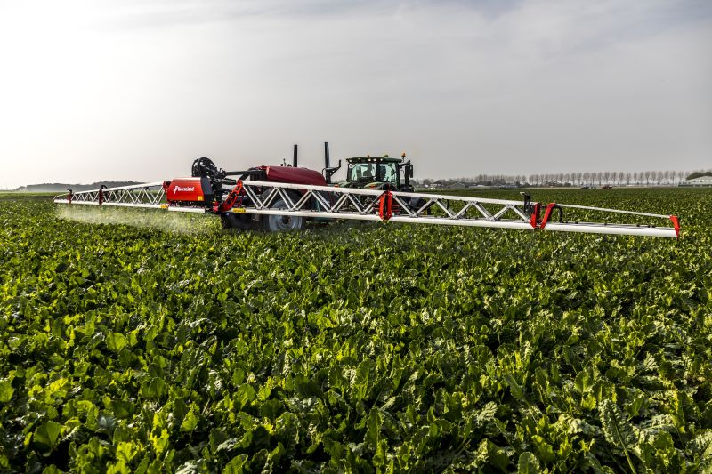 Kverneland iXtrack T3, compact sprayer, stable and precise with intelligent technology