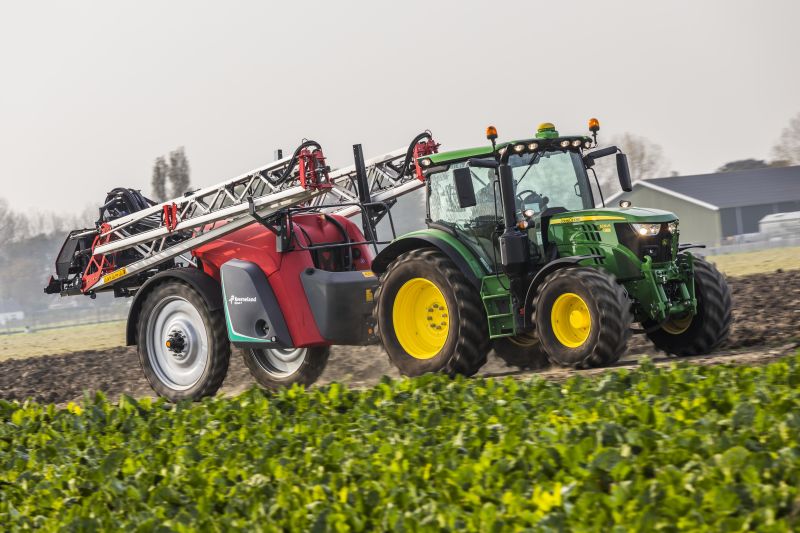 Kverneland iXtrack T3, compact sprayer, stable and precise with intelligent technology