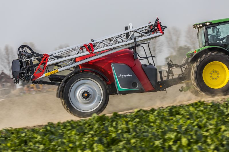 Kverneland iXtrack T3, compact sprayer, stable and precise with intelligent technology