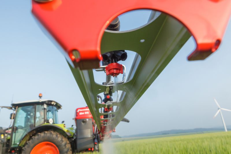 Sprayers - Kverneland Ixter equipment for controlling in operation