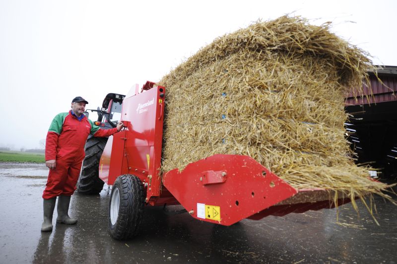 Bale Choppers - Feeders, Kverneland 853, high blowing performance during operation, also a strong package of new features