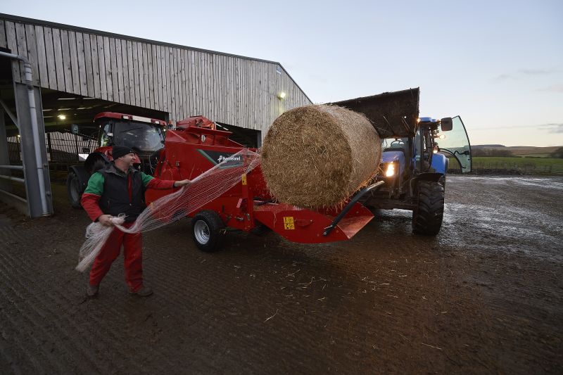 Bale Choppers - Feeders, Kverneland 864, provides more capacity and increased blowing performance during operation