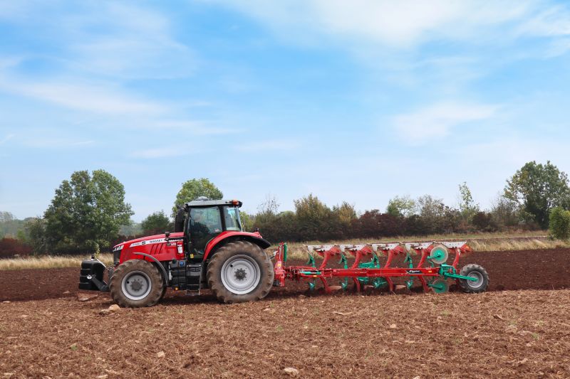 Kverneland Packomat, perfect seedbed while ploughing, kvernelands unique steel provides light and robust implement