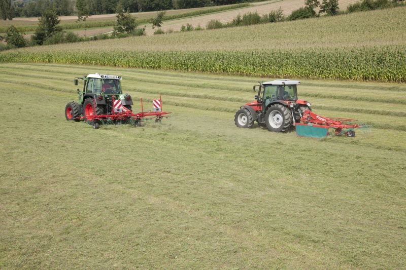 Single Rotor Rakes - Kverneland 9032 9035 9439 9442T 9443 9447T, compact and efficient during operating