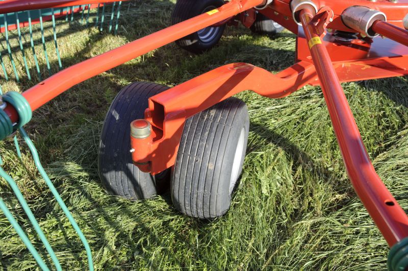 Double Rotor Rakes - Kverneland 9580 C - 9584 C - 9590 C Hydro, heavy duty rakes which performs in the toughest conditions