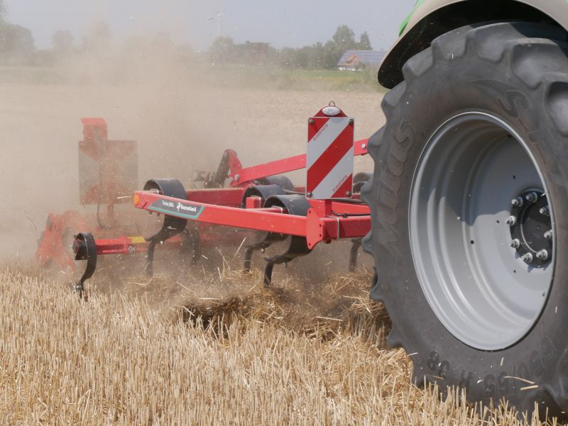 Stubble Cultivators - Kverneland Turbo powerful and efficient in use during operation