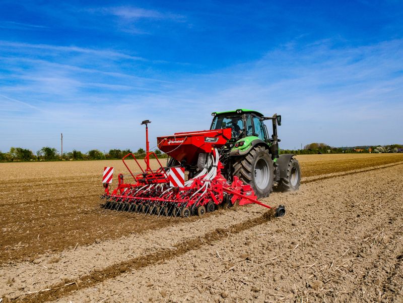 Pneumatic seed drills - Kverneland S-Drill,  heavy-duty version of the DA, widths of 3.00, 3.50 and 4.00m