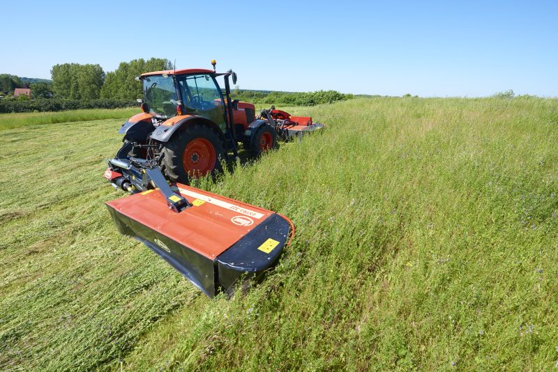 Plain Mowers - VICON EXTRA 328 - 332 - 336 - 340 - REAR MOUNTED DISC MOWERS, vertical and safe transportation, attractive for smaller farms