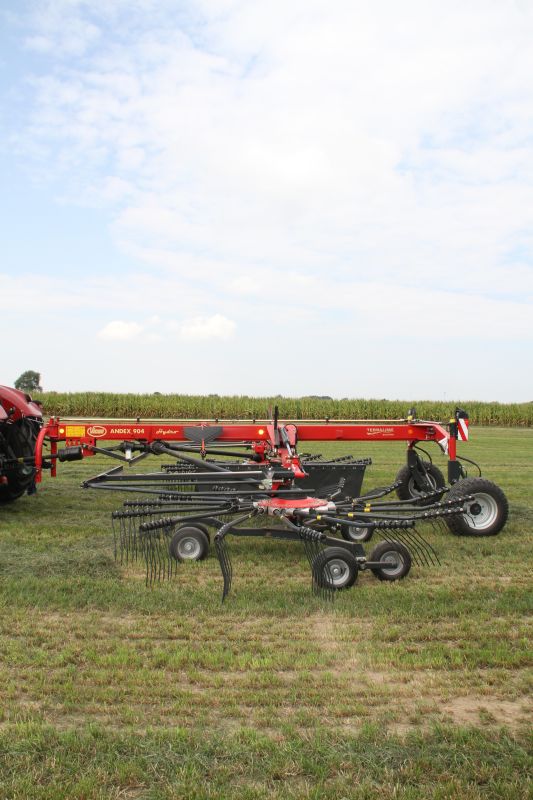 Double Rotor Rakes - VICON ANDEX 804-844-904 HYDRO-904 PRO, high performance also under though conditions cause by a strong carrier frame